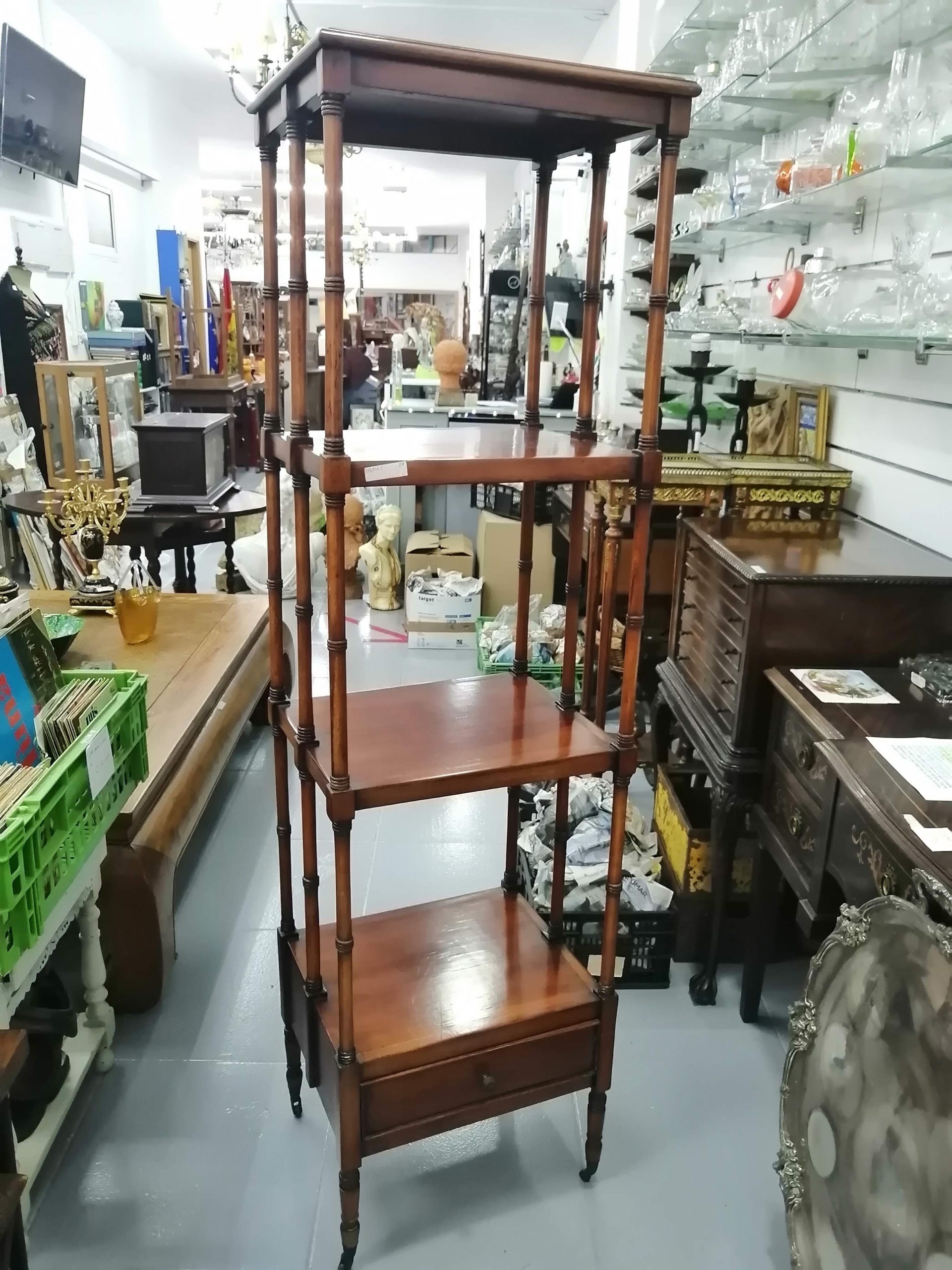 Estantería Victoriana