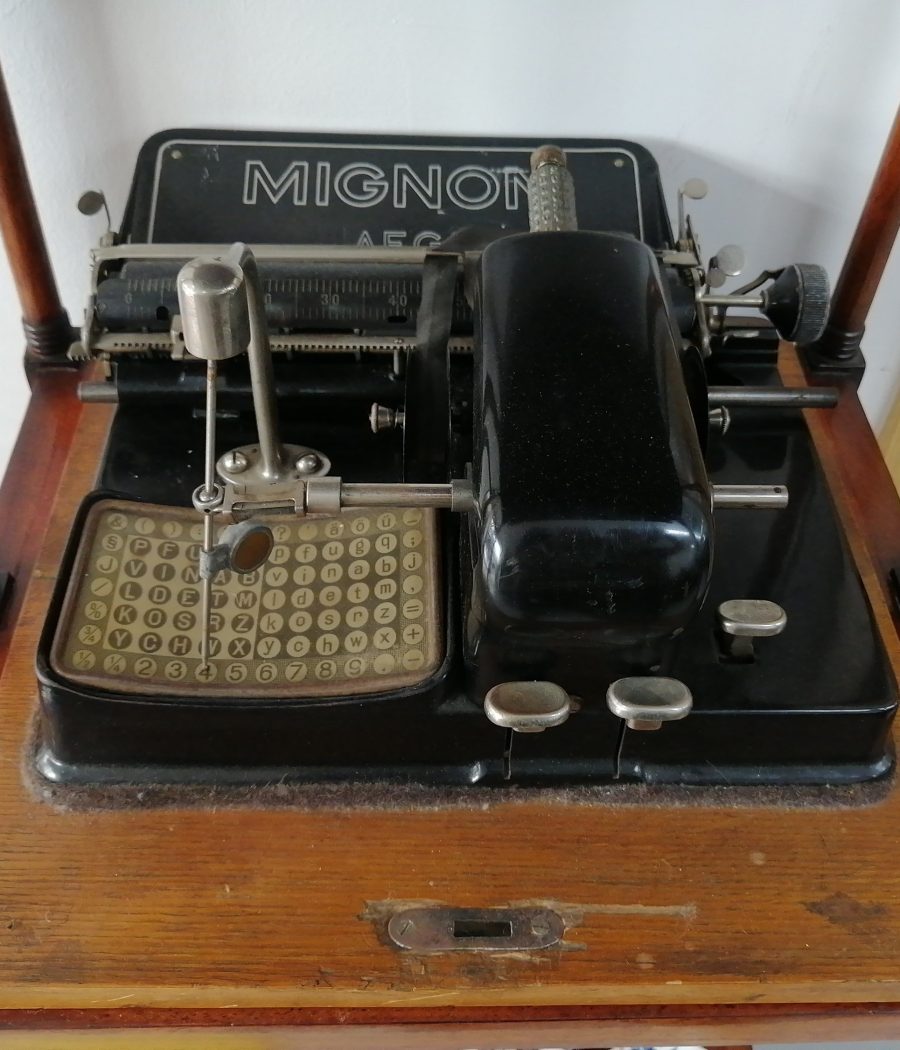 Máquina de escribir Mignon