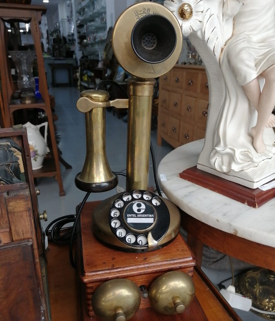 Teléfono antiguo