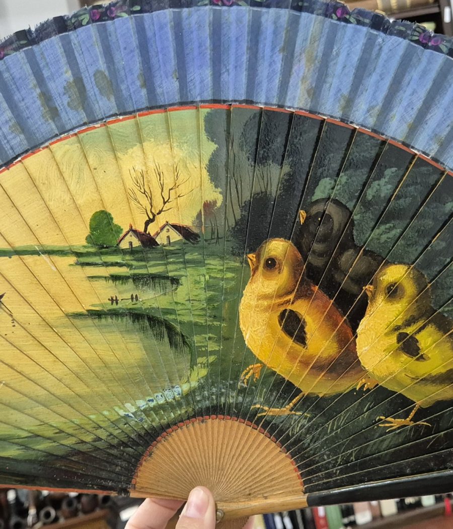 Abanico tres pájaros con casas y barca