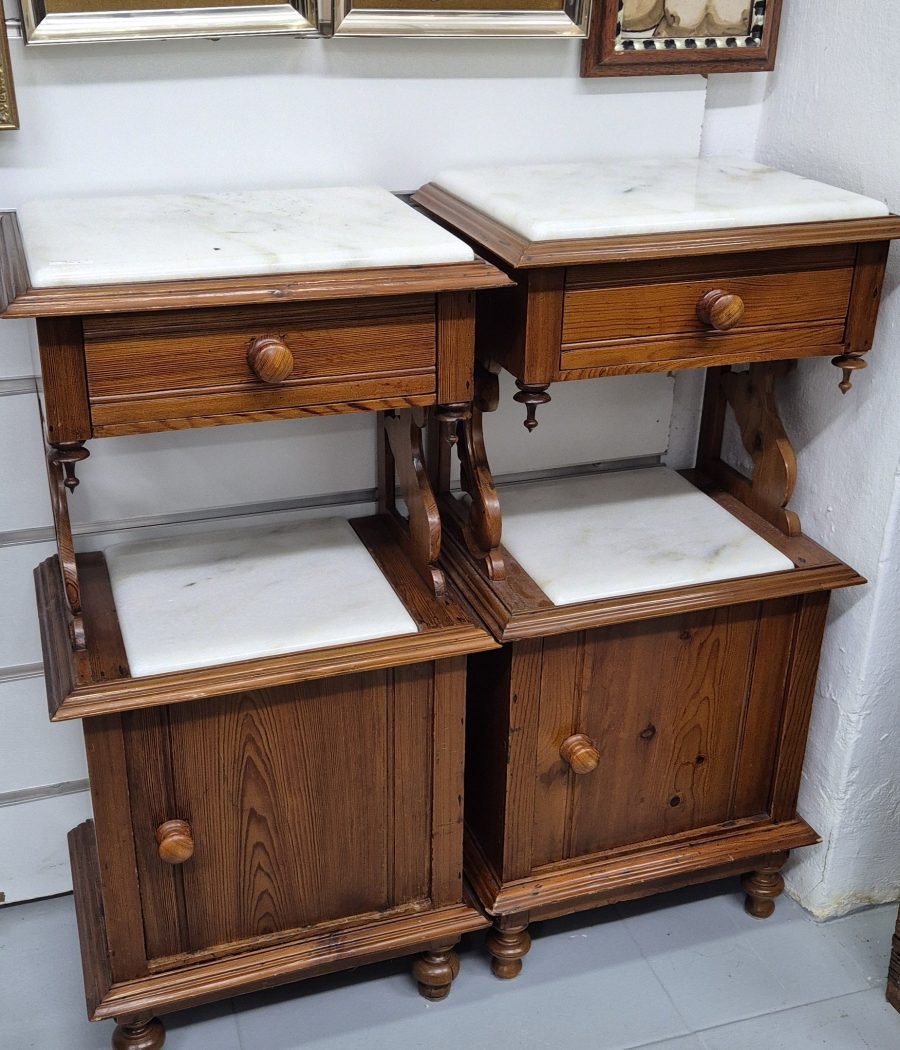 Pareja de mesillas Art de Decó